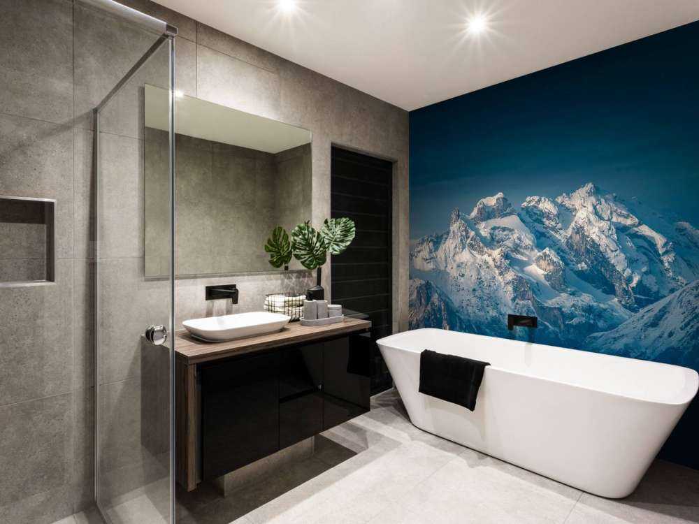 Kristallicht over besneeuwde pieken