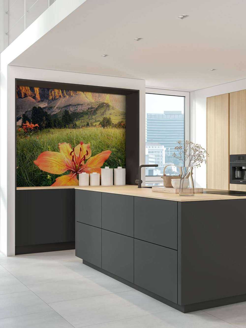 Vurig Alpenlandschap met Lelies