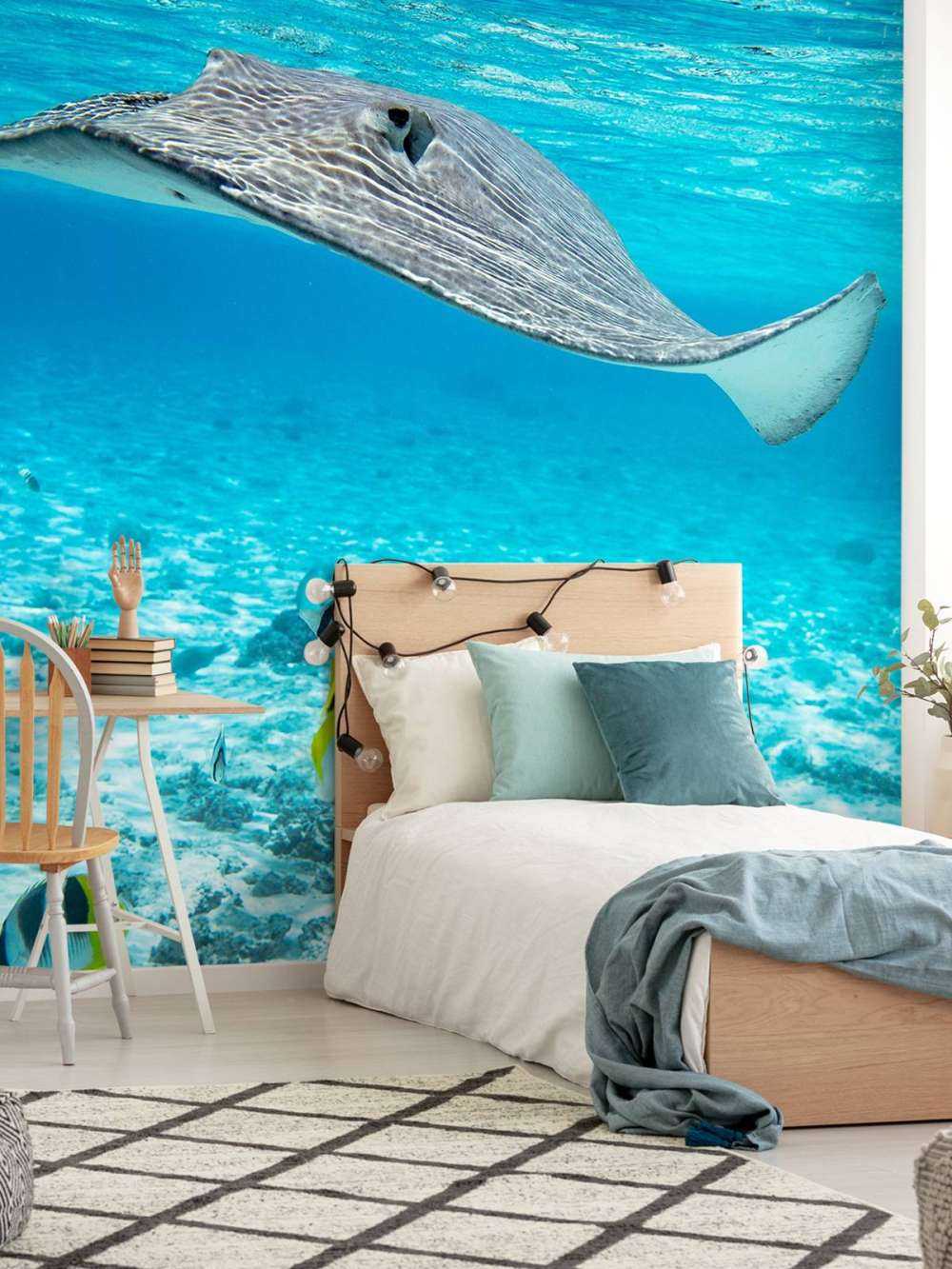 Pijlstaartrog tussen koraalvissen