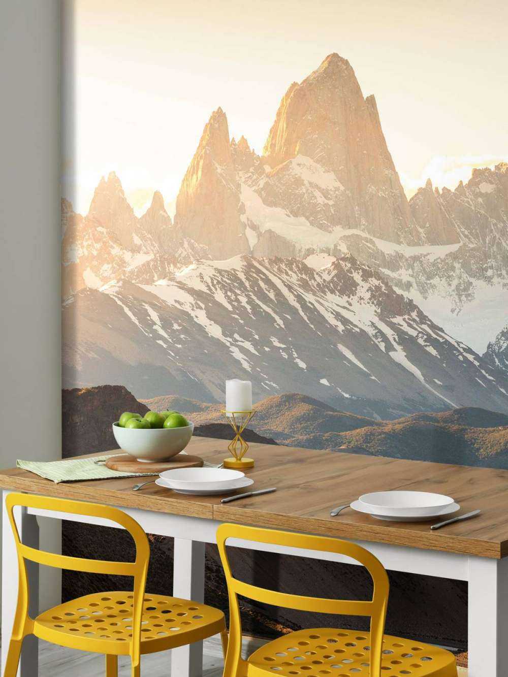 Gouden zonsopgang in bergvallei