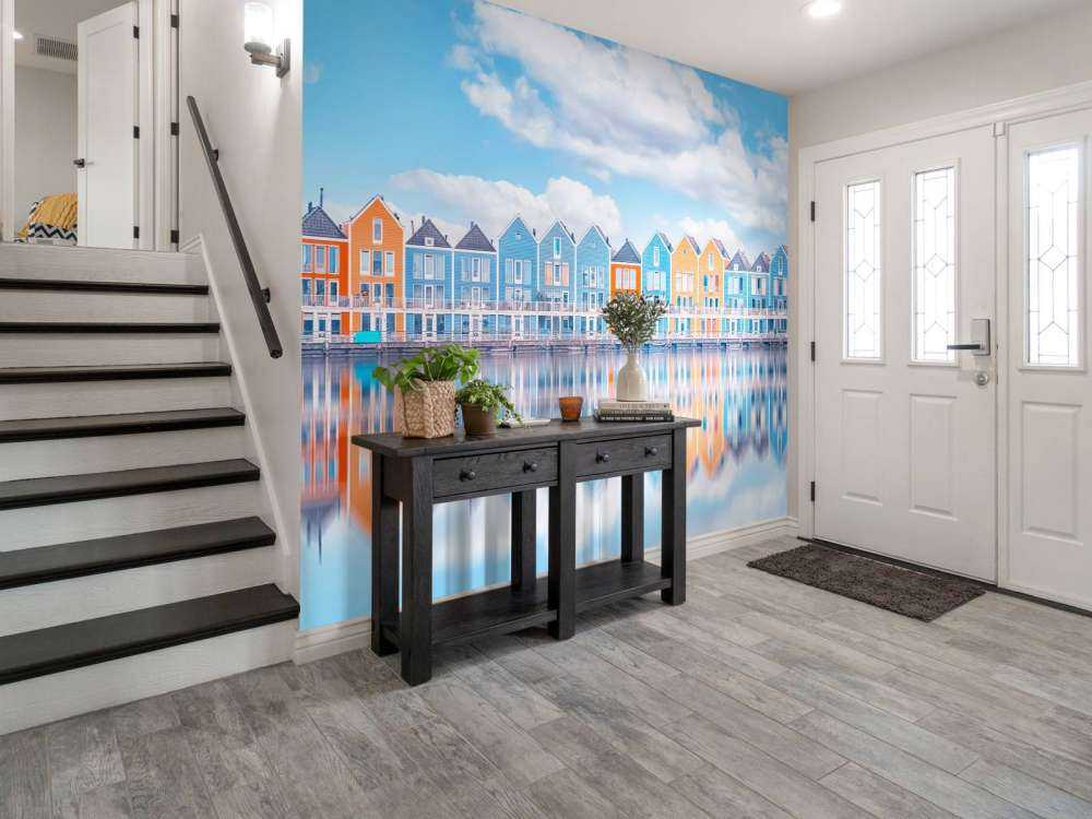 Waterlijn van kleurrijke gevels