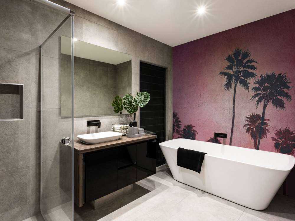 Palmbomen in roze avondgloed