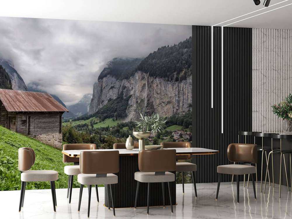 Bergvallei met houten berghut