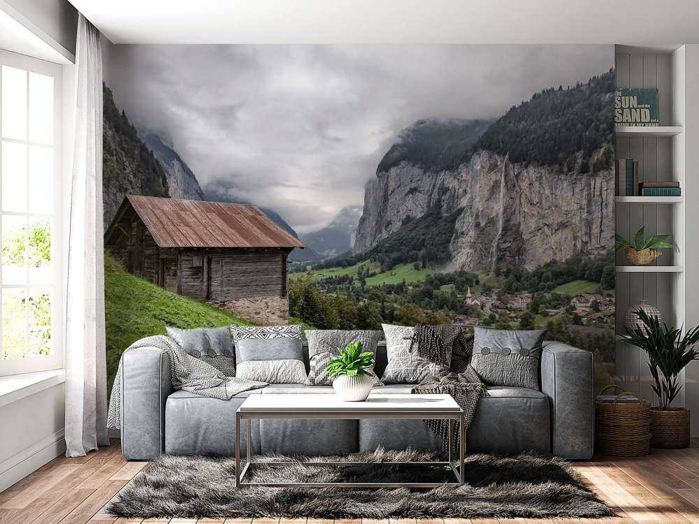 Bergvallei met houten berghut