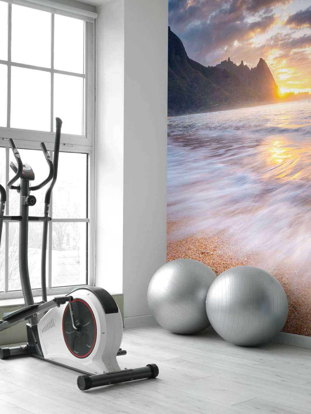 Gouden zon over tropisch strand