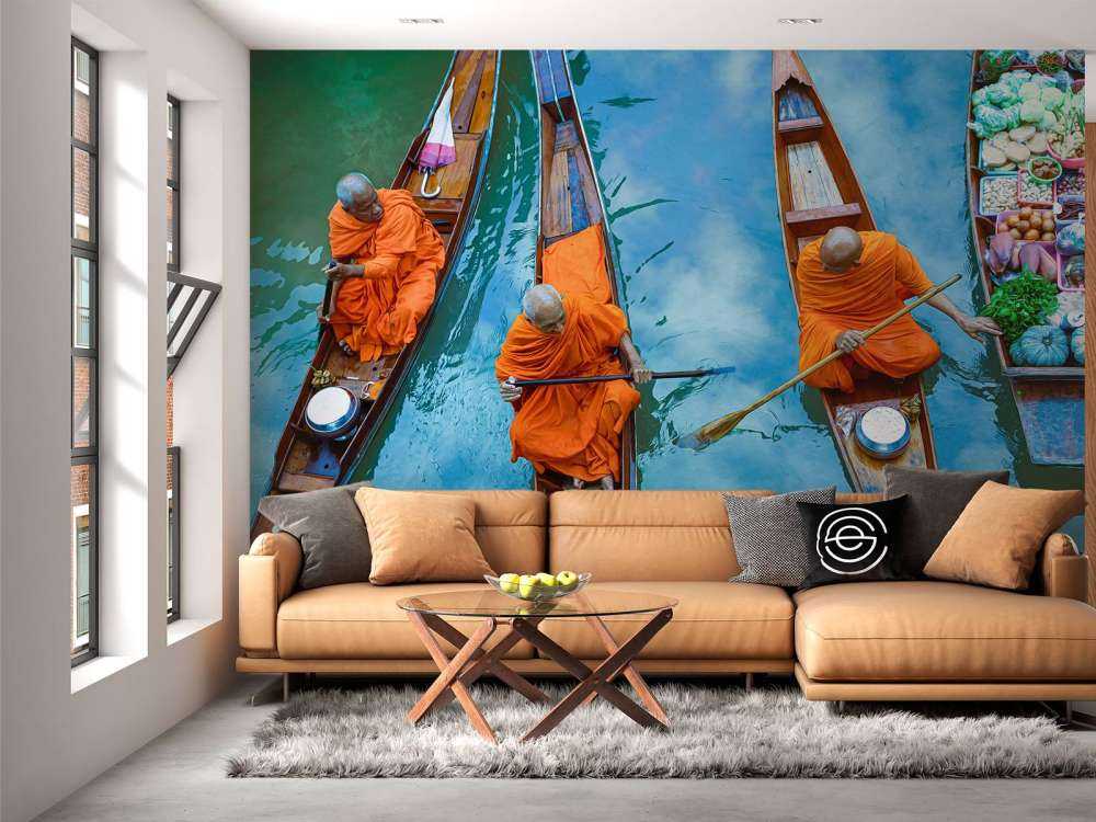 Monnik in houten boot