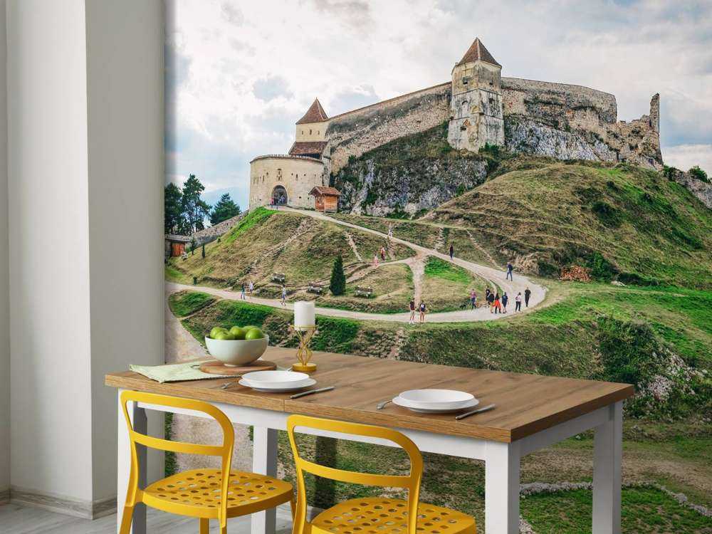 Cetatea Râșnov op een bewolkte dag