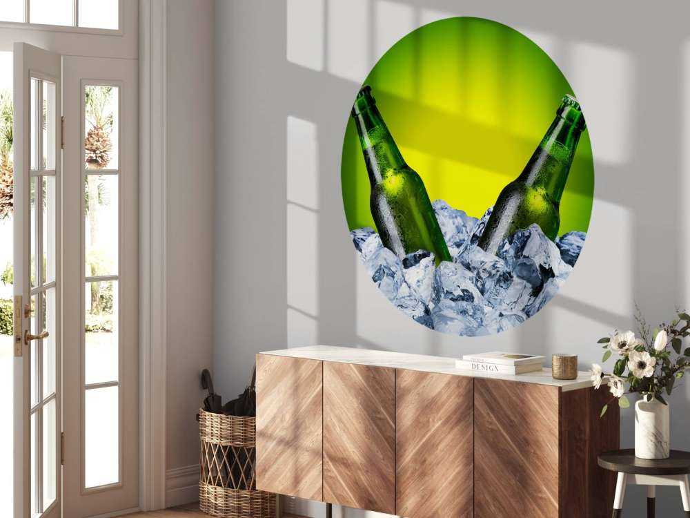 Groene bierflesjes met een groene achtergrond