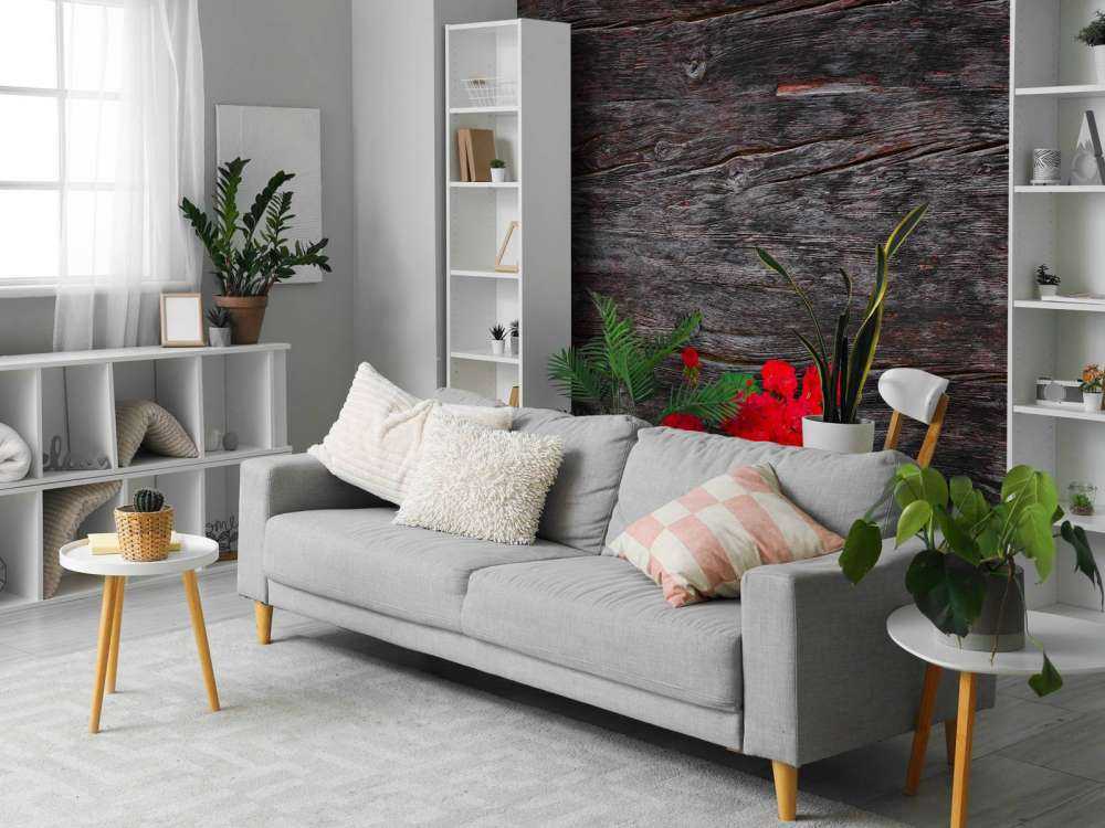 Verweerd hout met bloemen