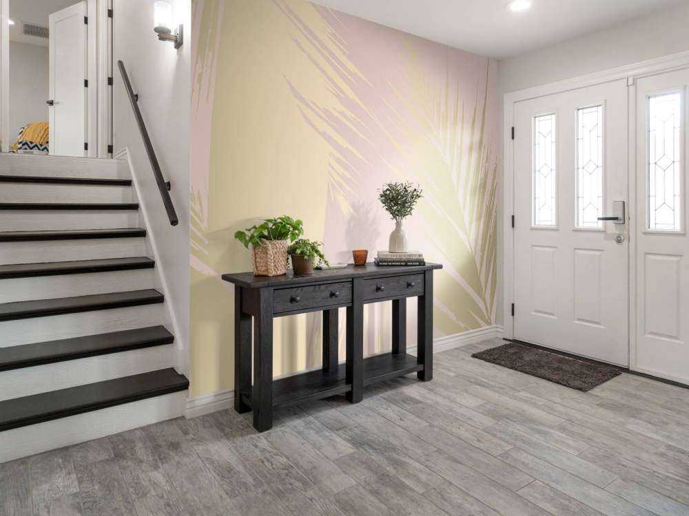 Gouden palmbladeren met een roze achtergrond