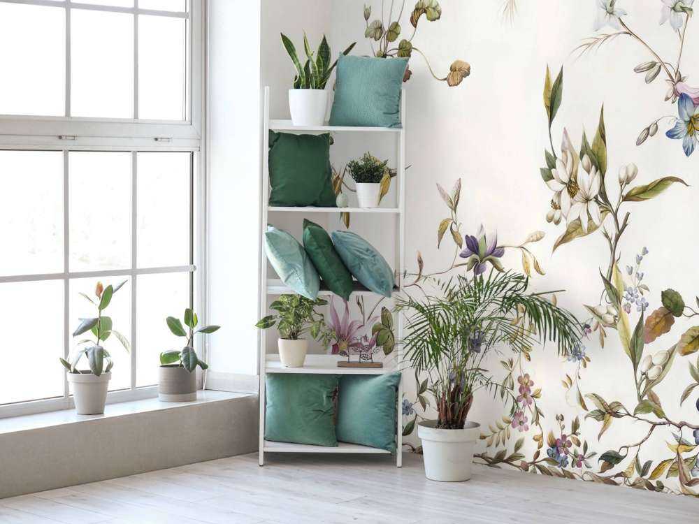 Luchtige veldbloemen met ranken