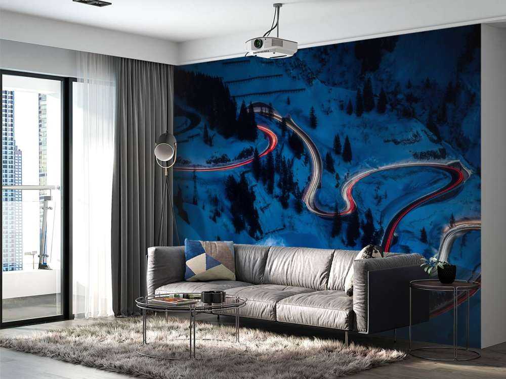 Nachtelijke afdaling in bergbochten