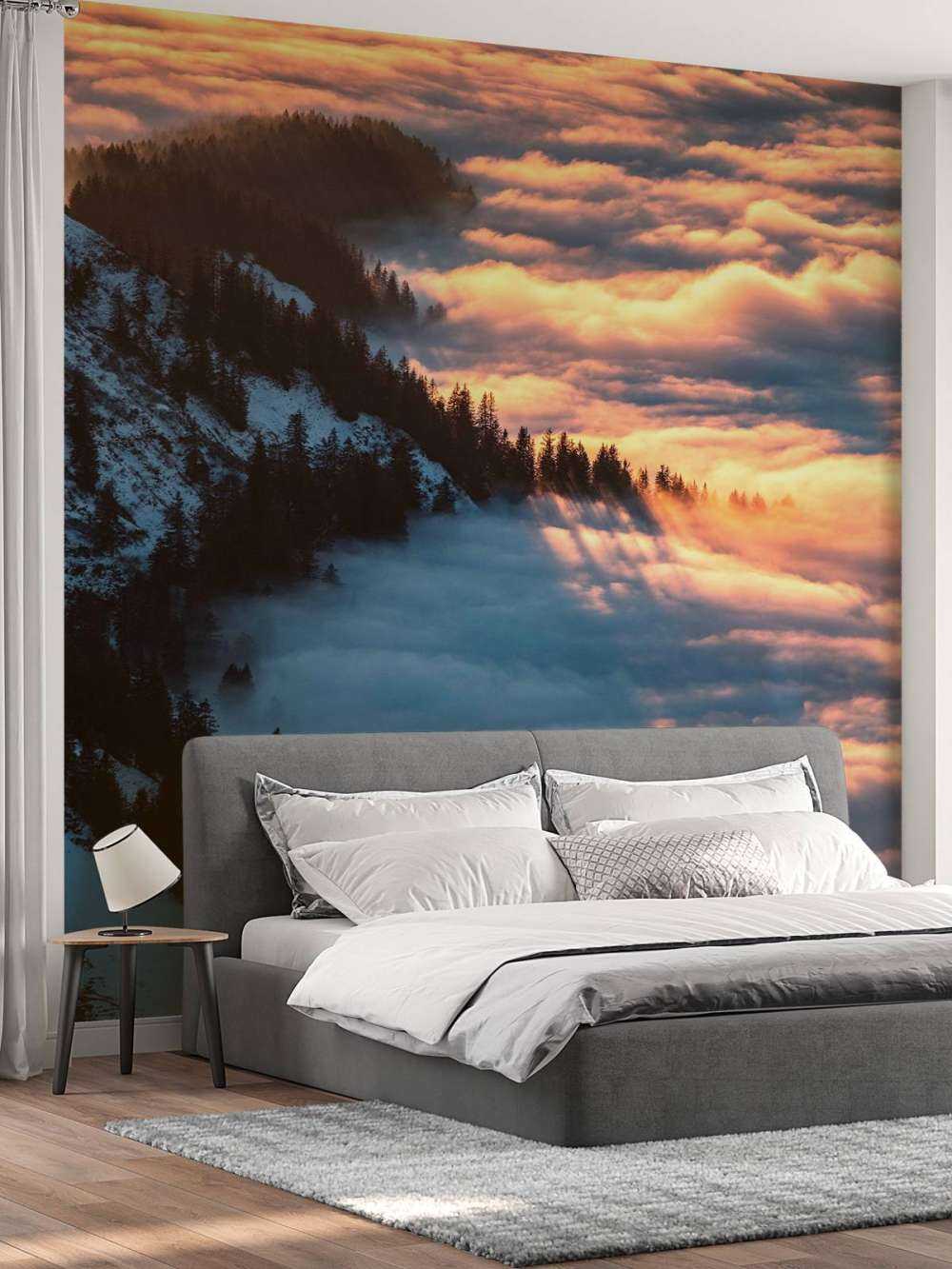 Ochtendgloed over nevelig bergbos