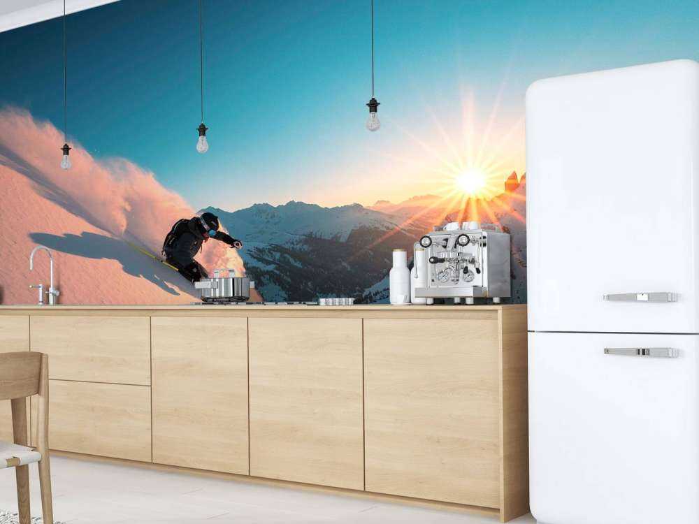 Sneeuwafdaling bij vurige zonsondergang