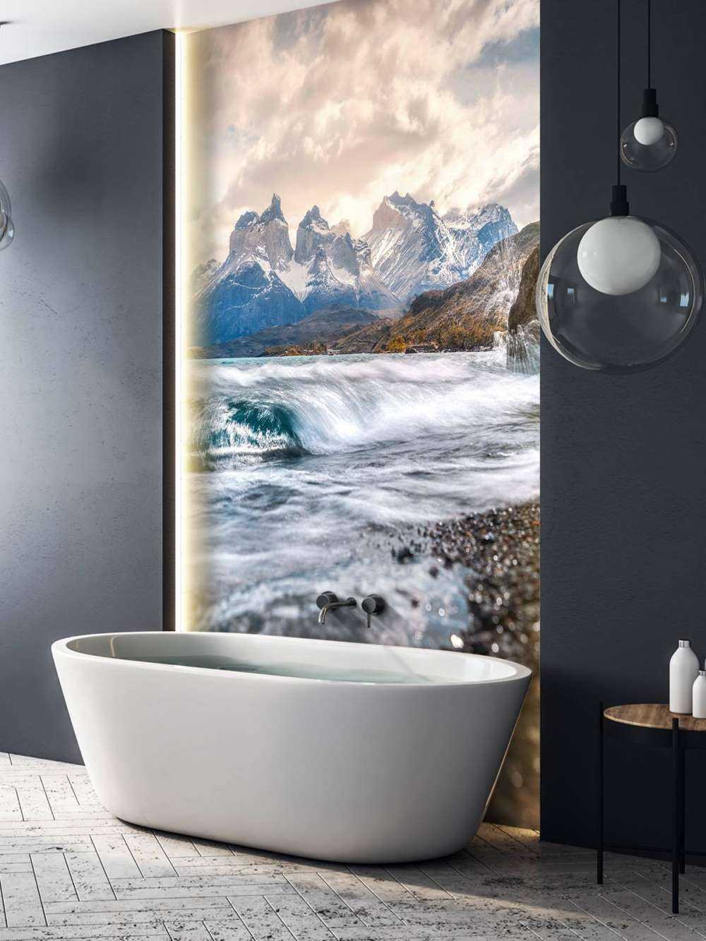 Ruige golfslag aan bergmeer