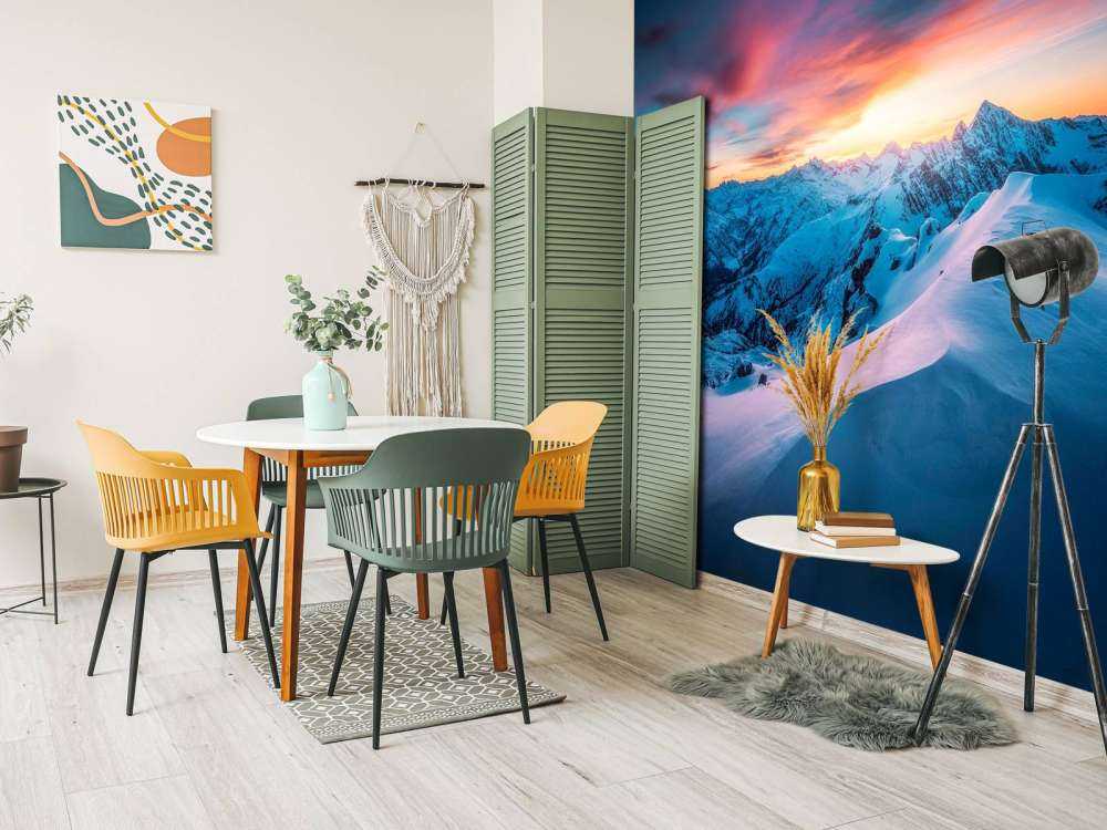 Sneeuwtoppen bij vurige dageraad