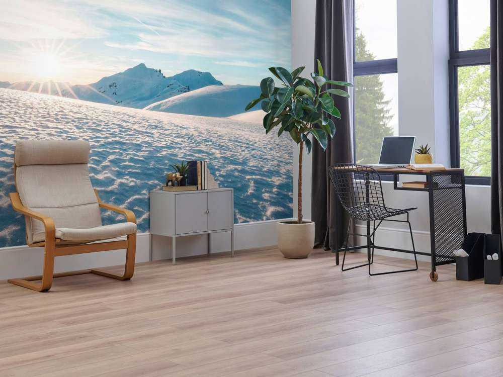 Ochtendzon over glinsterende sneeuwvlaktes