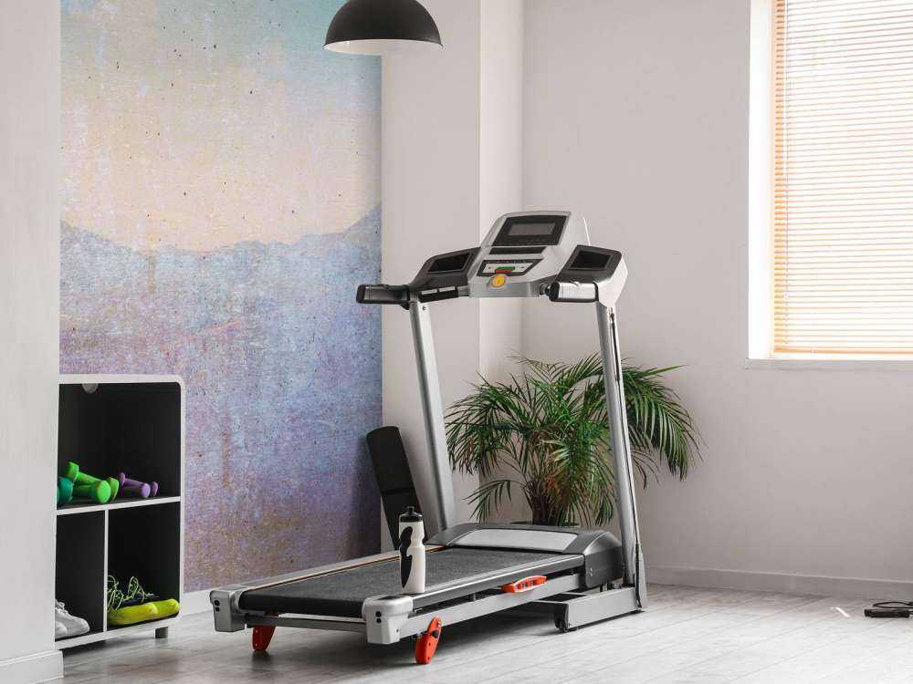 Vervagend berglandschap in ochtendlicht