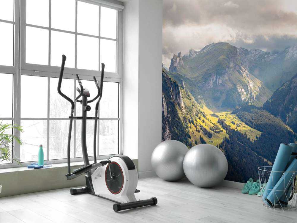 Zonlicht over groene bergvallei