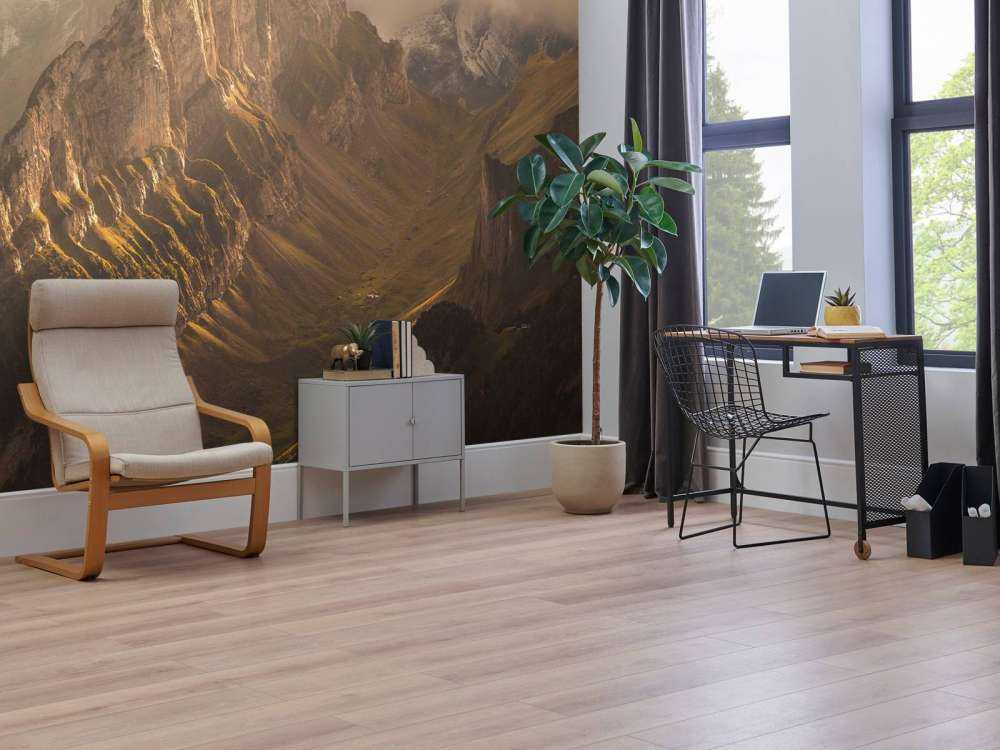 Gouden zonlicht op grillige bergkam