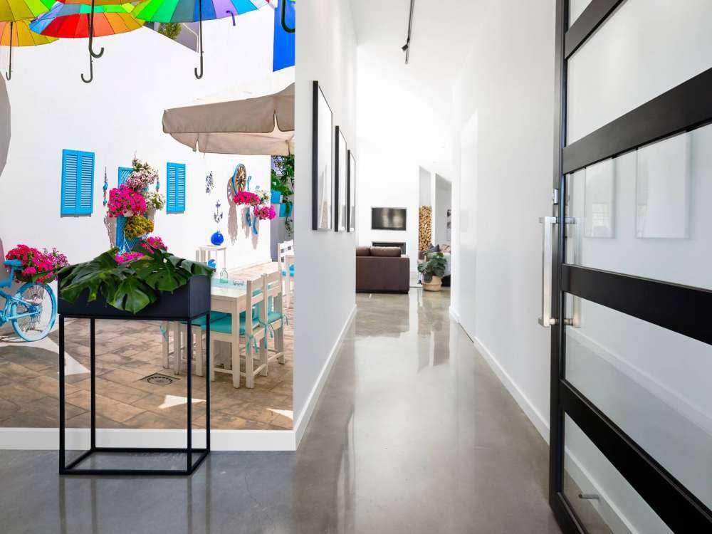 Vintage fiets bij een restaurant