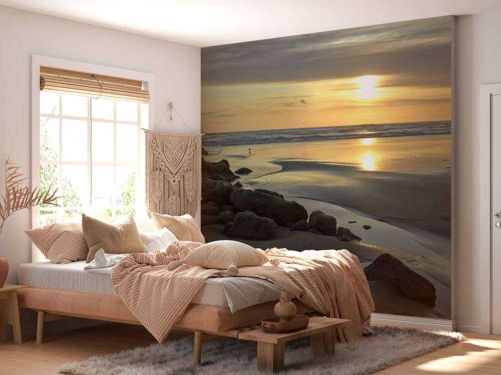 Zonsondergang bij een strand