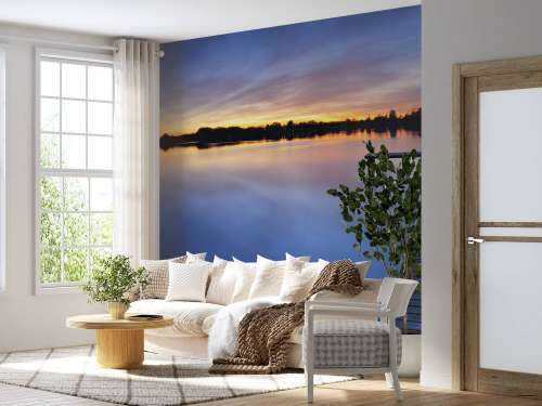 Steiger met donkerblauwe lucht