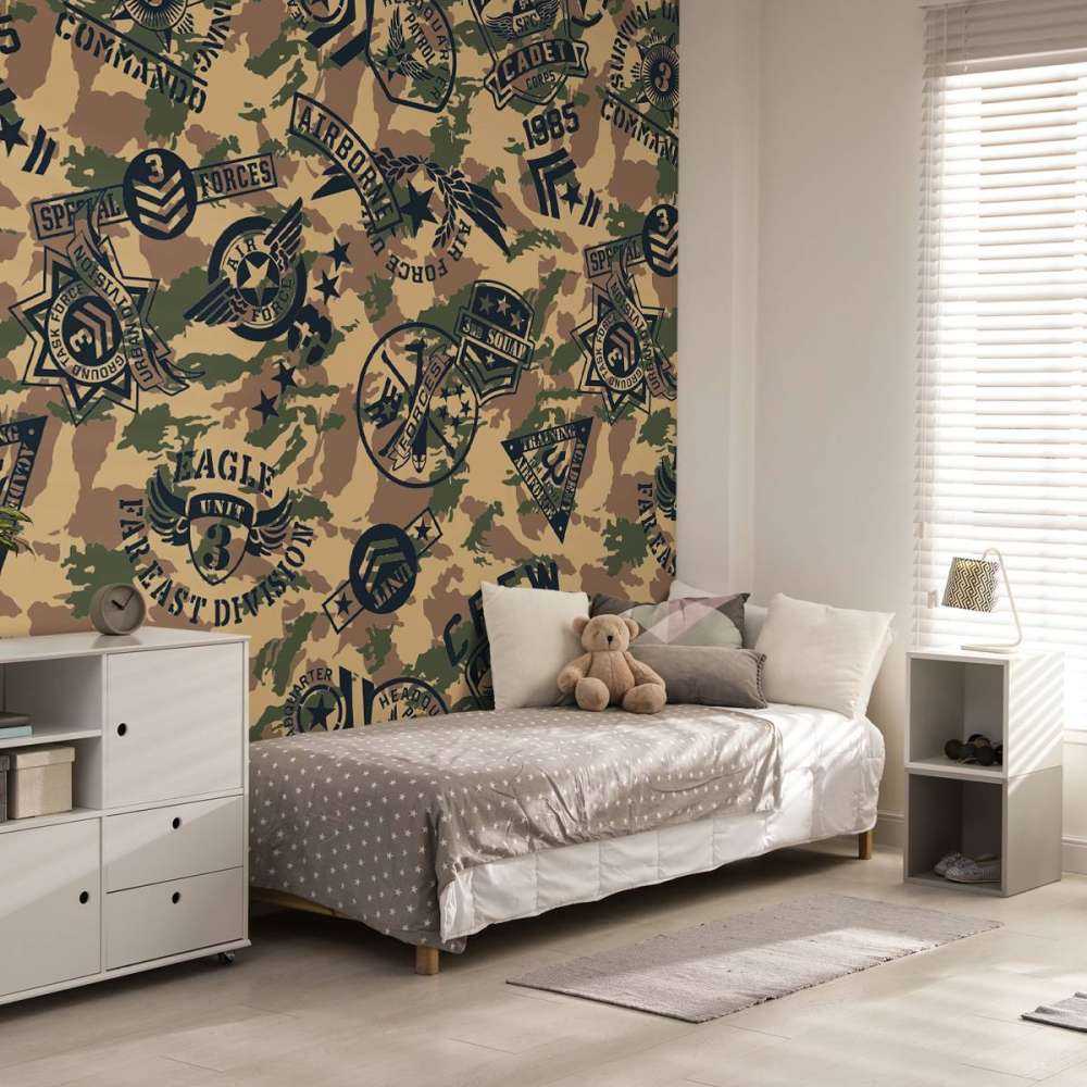 Camouflage met logo's 