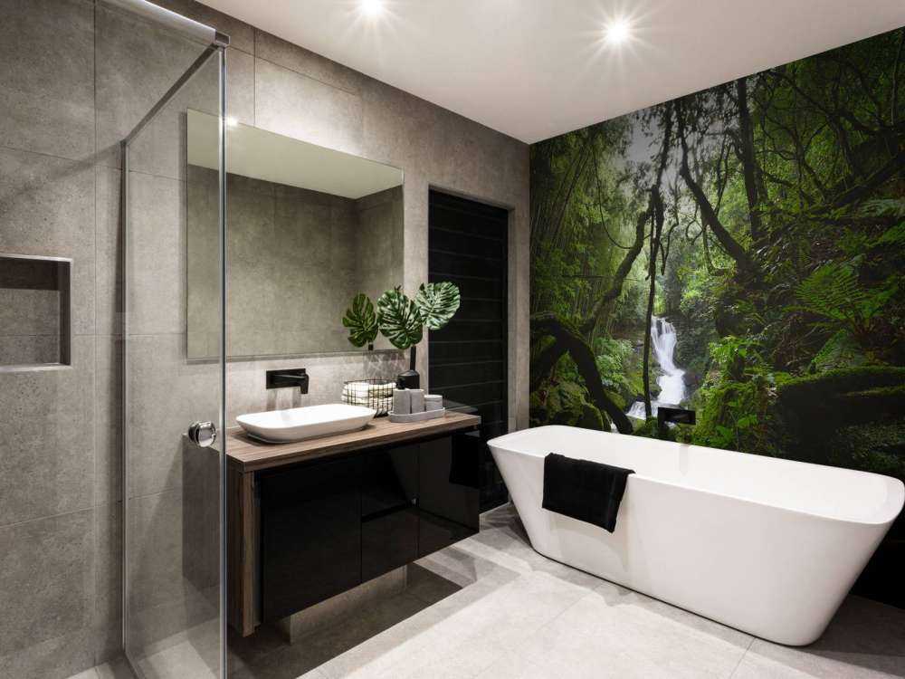 Waterval omgeven door bomen