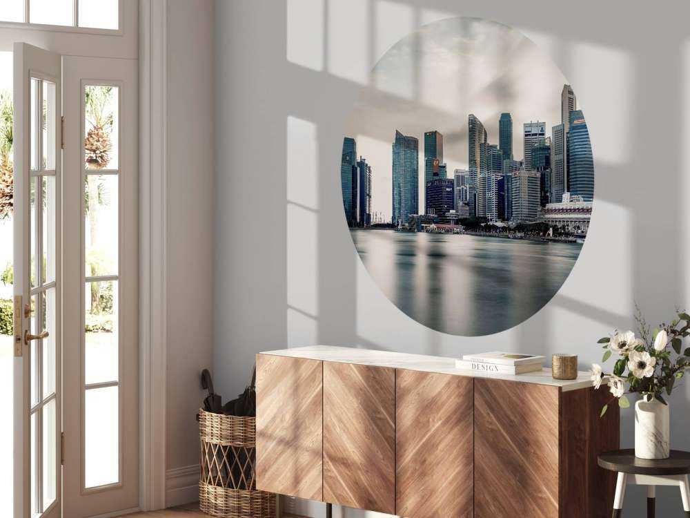 Stadsreflectie bij stille skyline