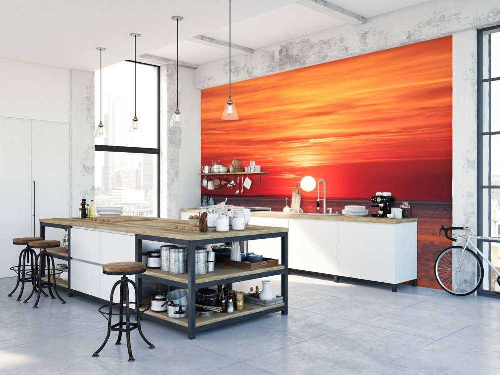 Vuurrode zonsondergang boven kalme zee