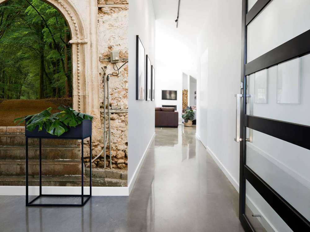 Poort naar groen bospad