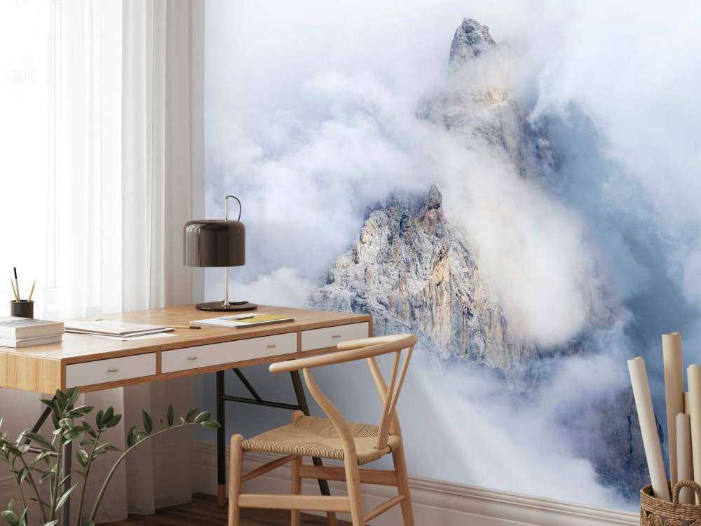 Verborgen Bergtoppen in de Mist