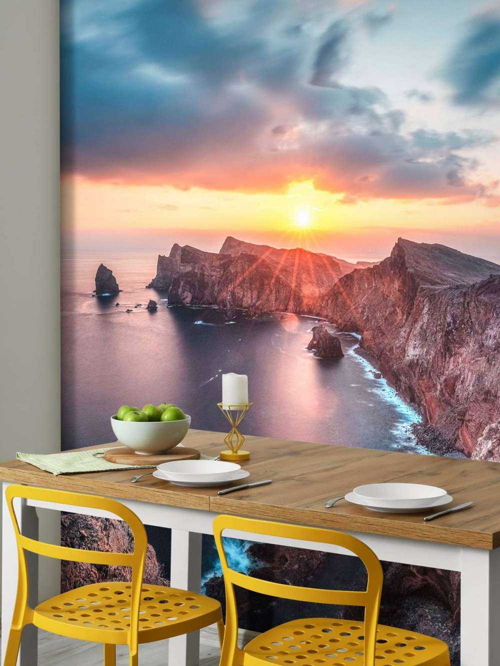 Zonsondergang boven rotskust