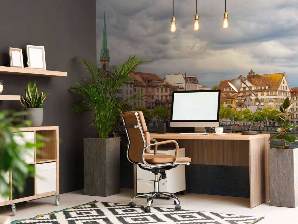 Kleurrijke gevels aan stadsrivier