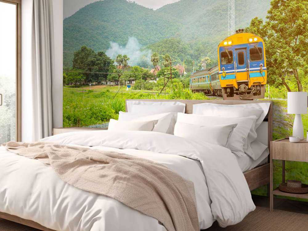 Trein door een dorpje in Thailand