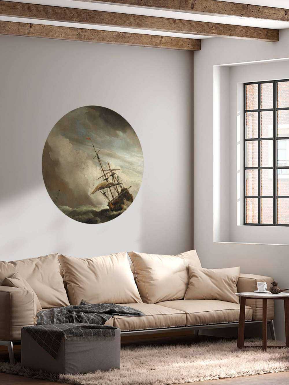 Een schip in volle zee bij vliegende storm