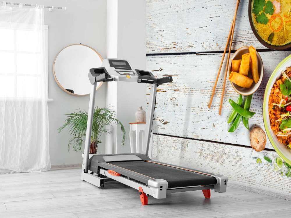 Aziatische gerechten op een houten tafel