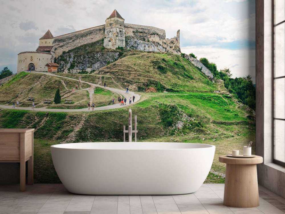 Cetatea Râșnov op een bewolkte dag