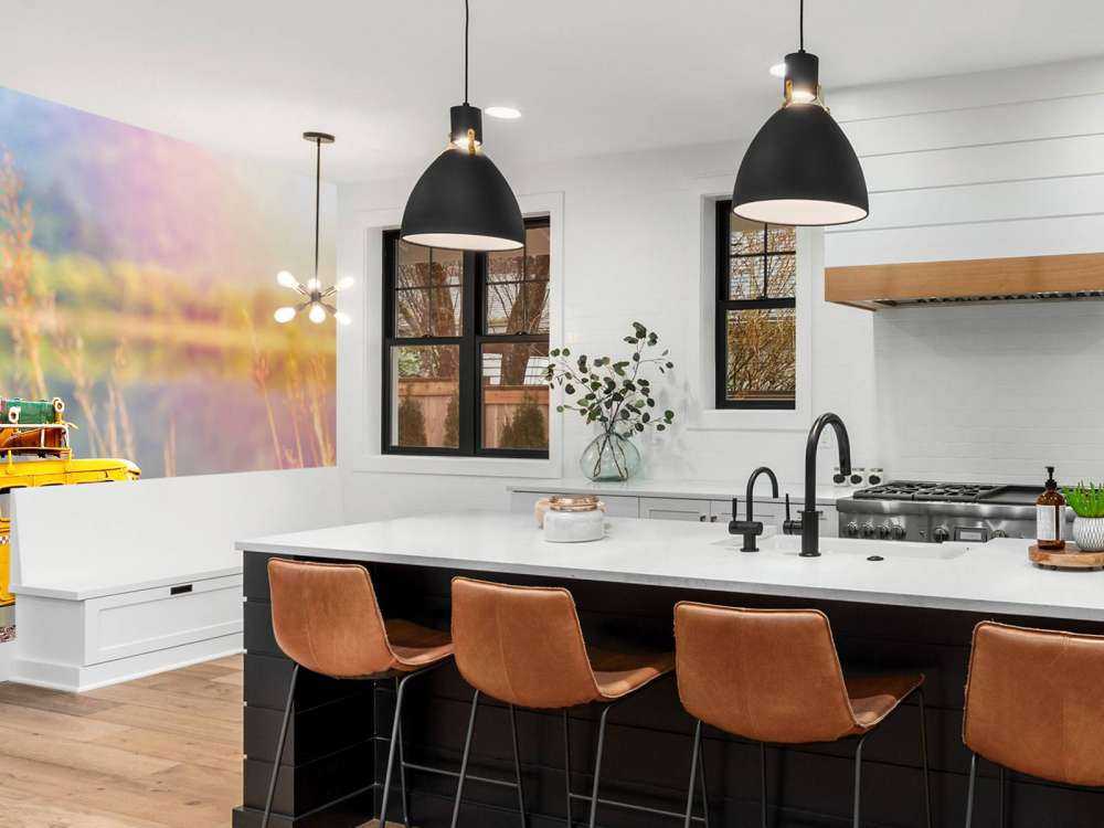 Miniatuur gele bus in de natuur