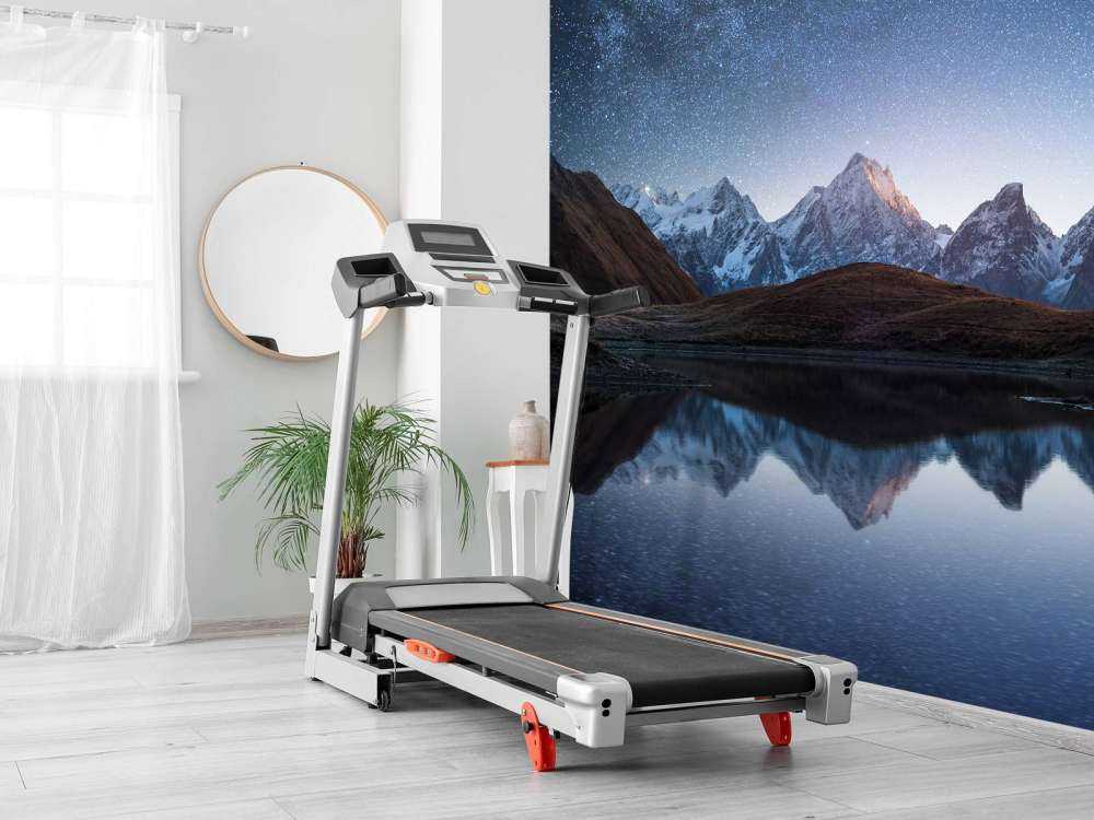 Bergen met sneeuw bij nacht