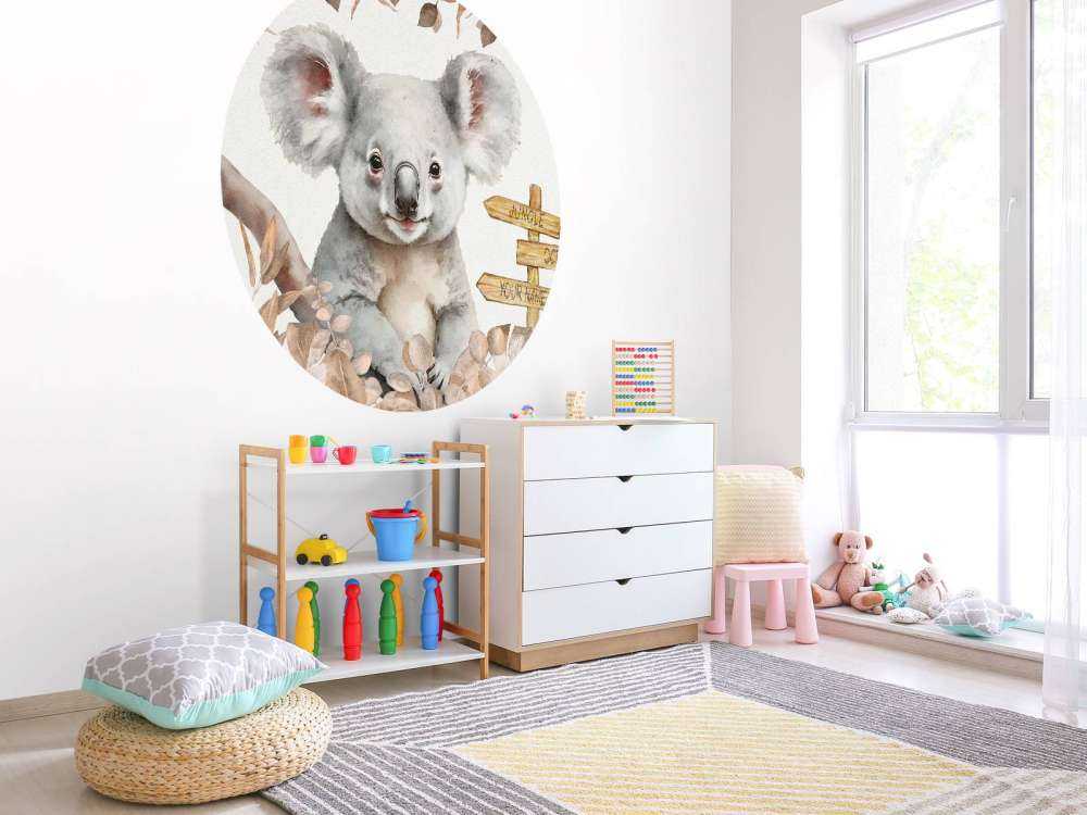 Baby koala in de jungle taupe