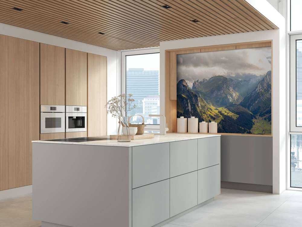 Zonlicht over groene bergvallei