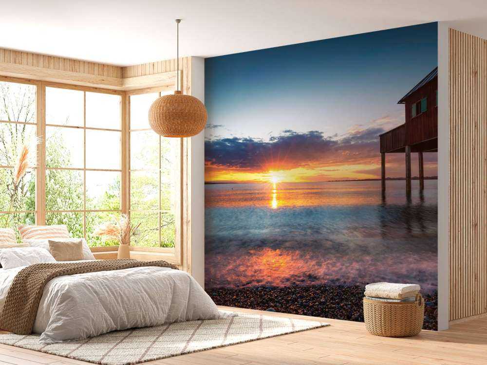 Zonsondergang aan rustige steigerwoning