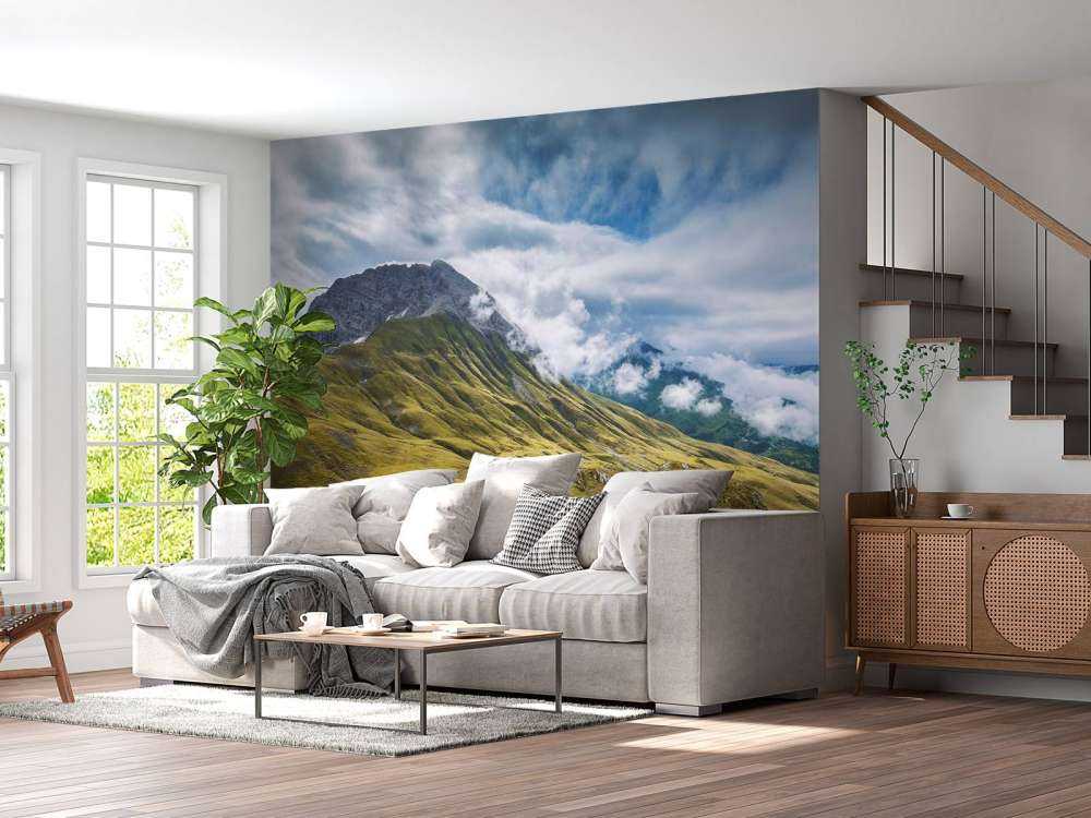 Berglandschap met wolken en bergmeer