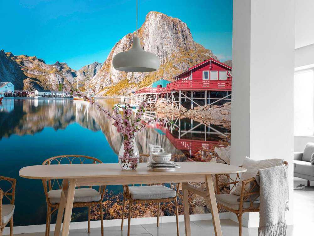 Rode huisjes aan fjordwater