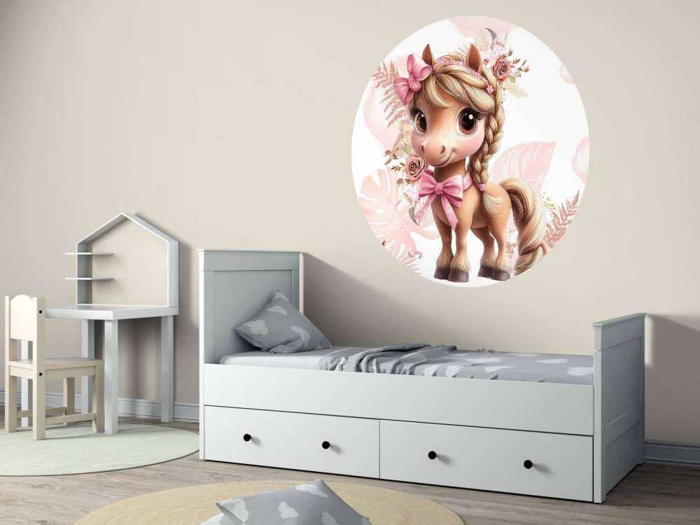 Elegante pony met roze strik