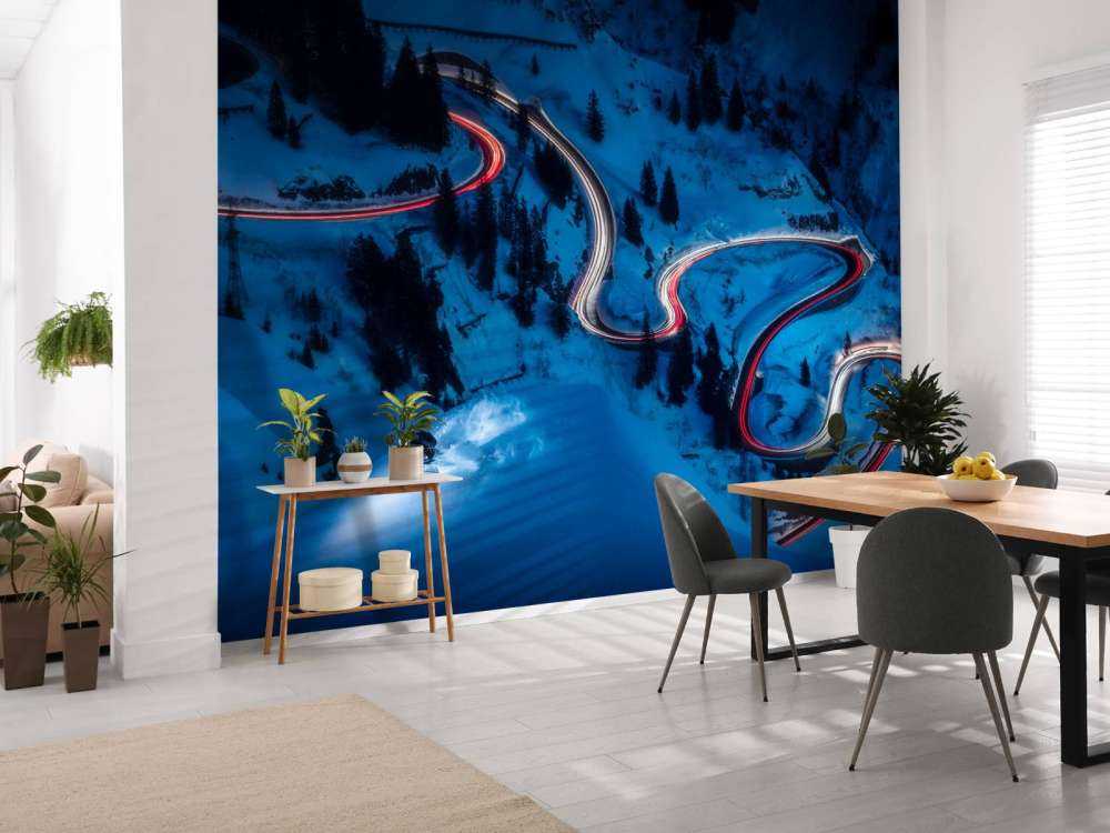 Nachtelijke afdaling in bergbochten