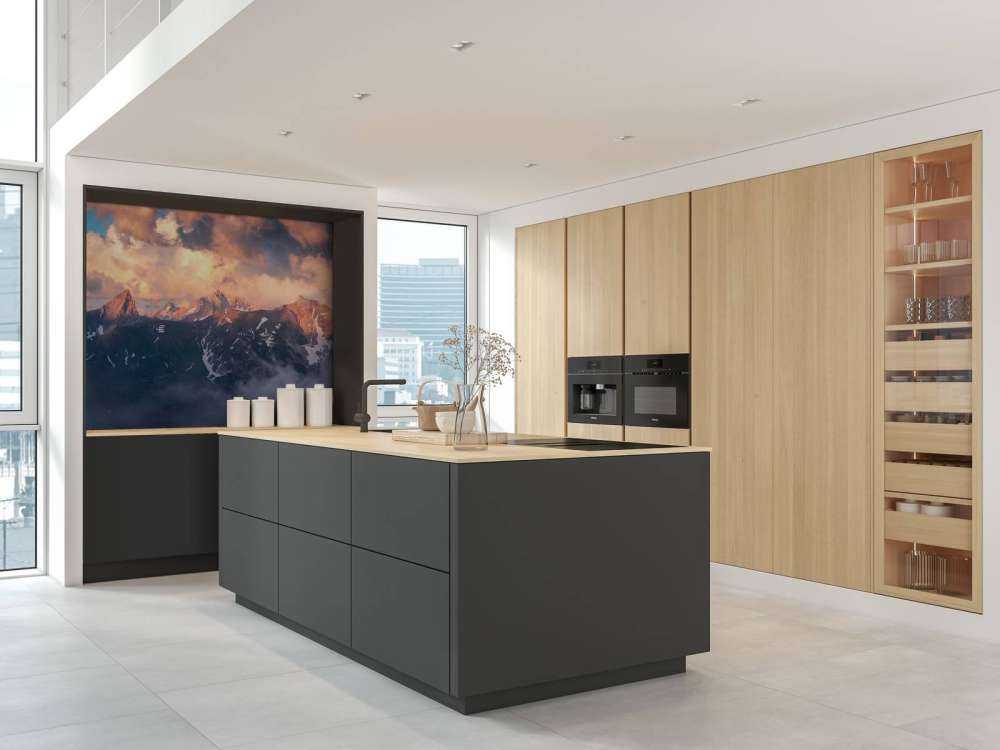 Avondlicht op bergkam