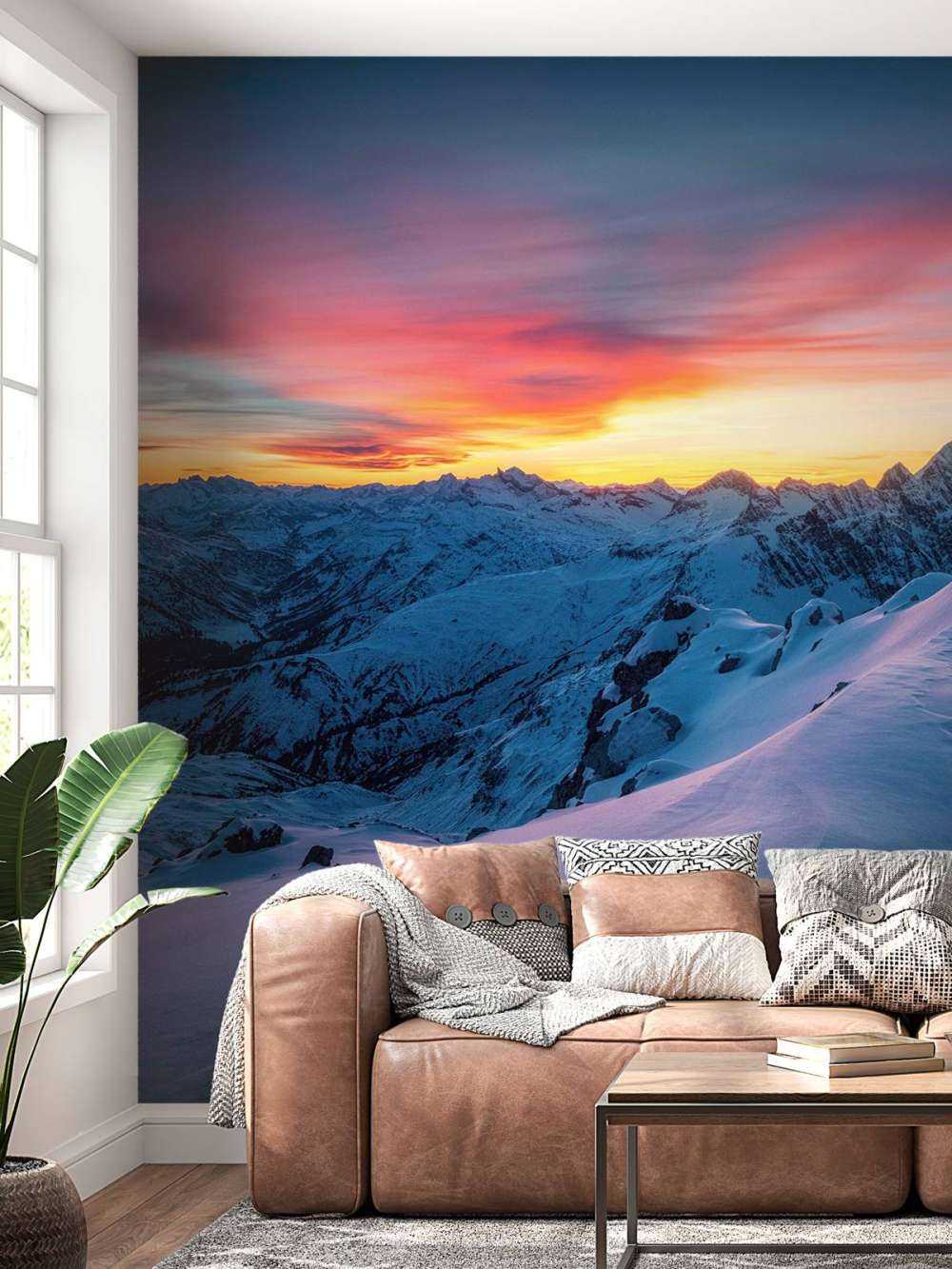 Besneeuwde pieken bij dageraad